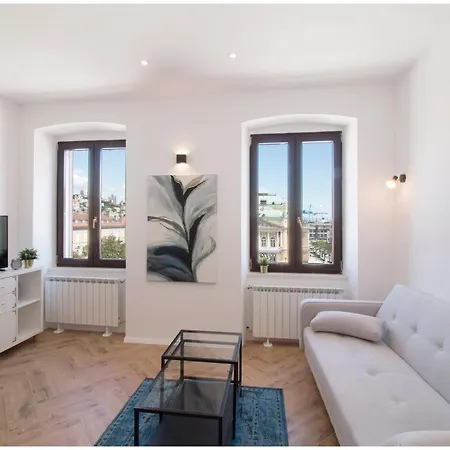 Ad Astra Centre Theater View Apartment *