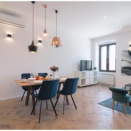 Ad Astra Centre Theater View Apartment